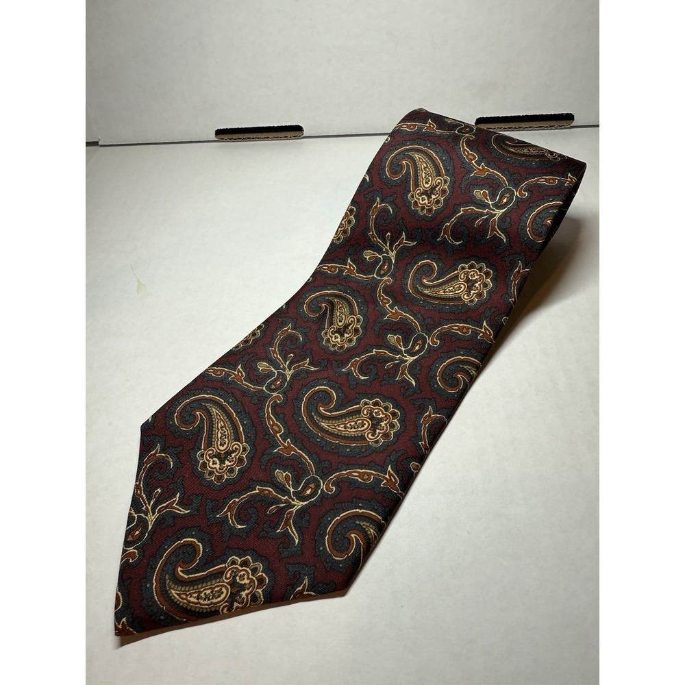 JoS A. BANK CORPORATE COLLECTION MADE IN U.S.A. BURGUNDY GOLD PAISLEY VTG